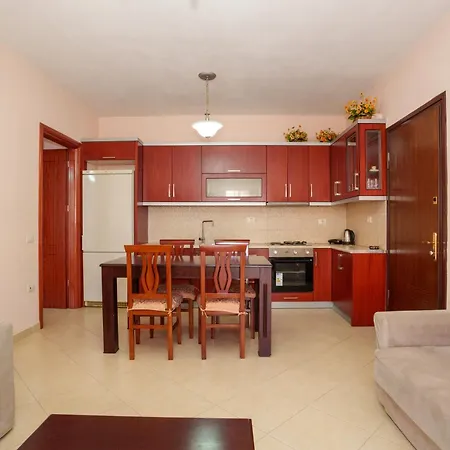 Shared Apt- Private With 2 Beds