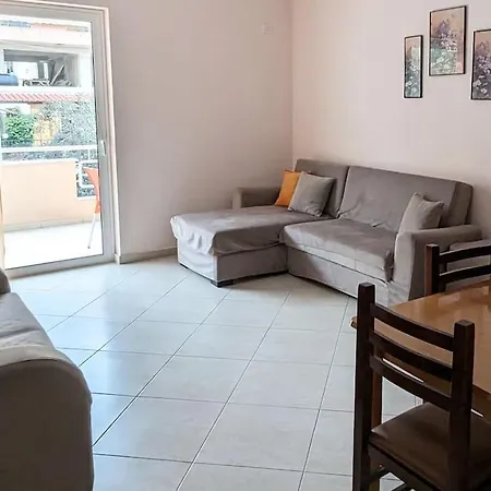 Sharing Apt- Private With 2 Beds *