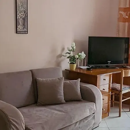Sharing Apt- Private With 2 Beds *